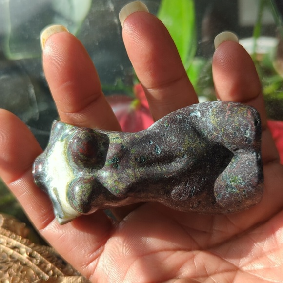 Dragon Blood Jasper Goddess - Picture 3 of 7